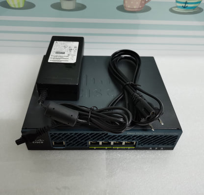  Cisco AIR-CT2504-5-K9 Front View