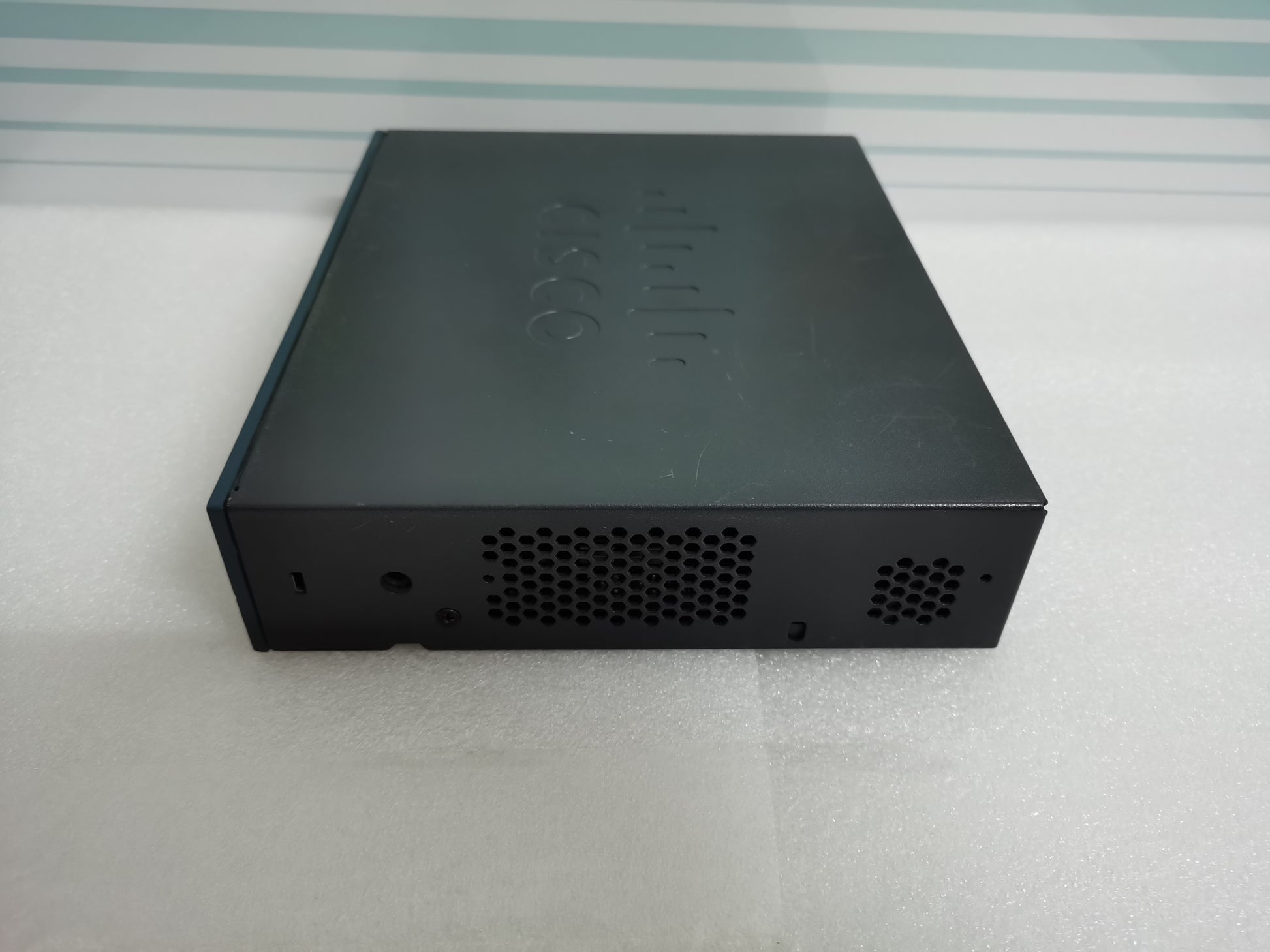 Cisco AIR-CT2504-5-K9 Front View